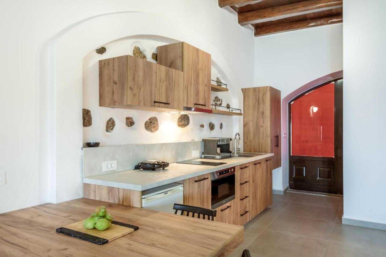 Superb Apartments Kriaras Sea View In Sfakia Khora Sfakion Bagian luar foto