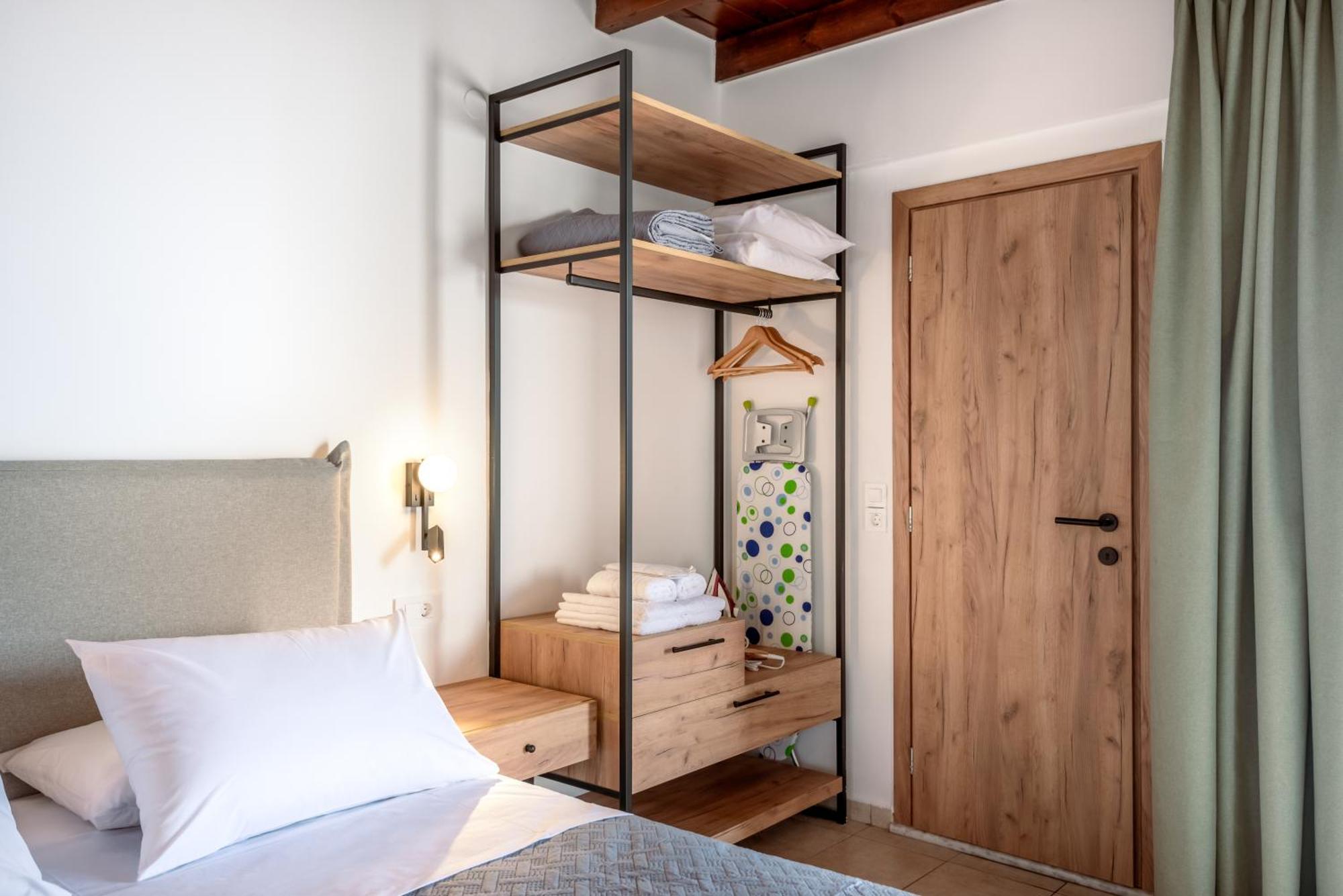 Superb Apartments Kriaras Sea View In Sfakia Khora Sfakion Bagian luar foto