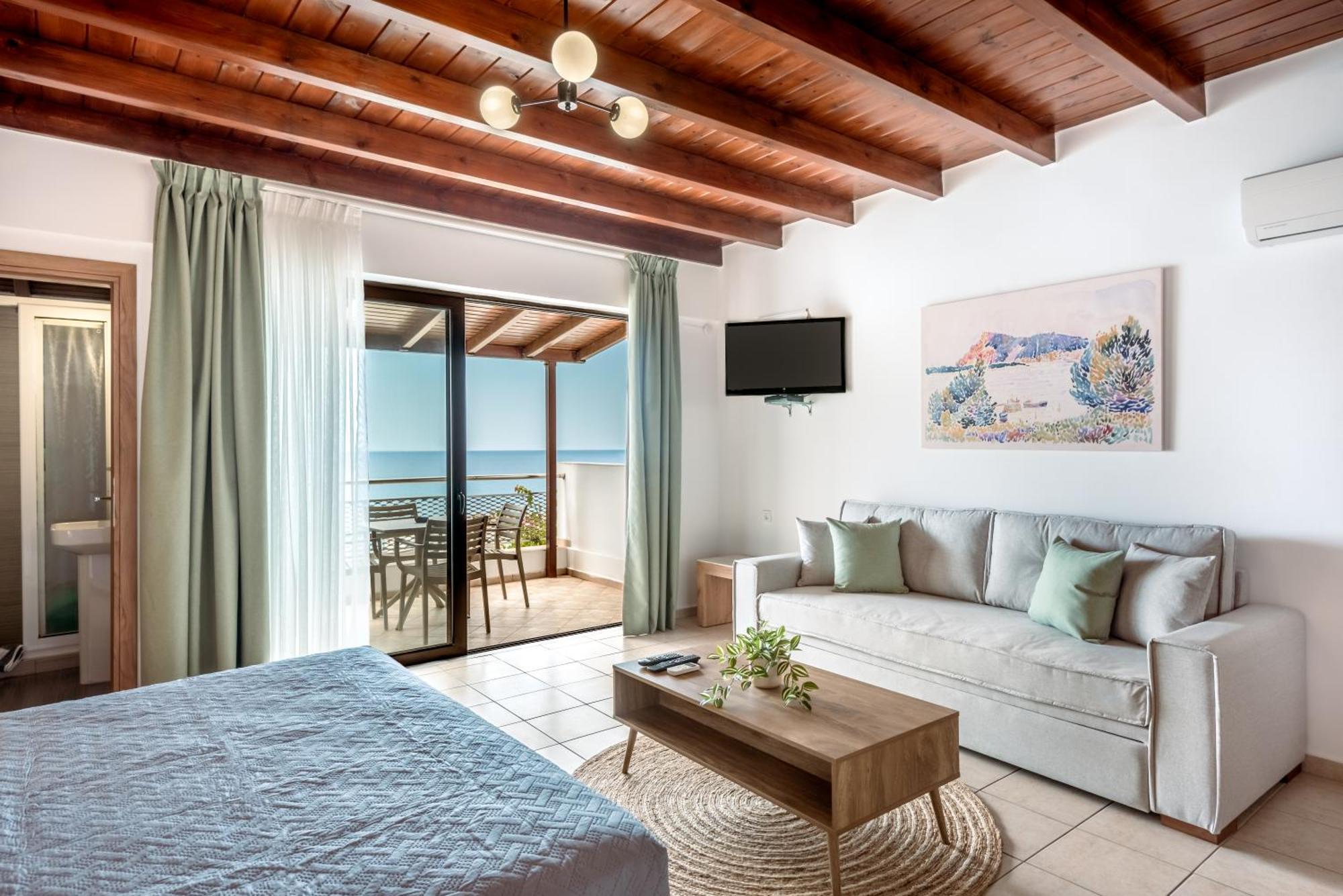 Superb Apartments Kriaras Sea View In Sfakia Khora Sfakion Bagian luar foto