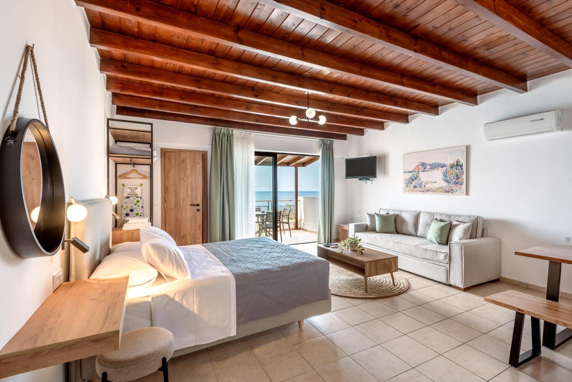 Superb Apartments Kriaras Sea View In Sfakia Khora Sfakion Bagian luar foto