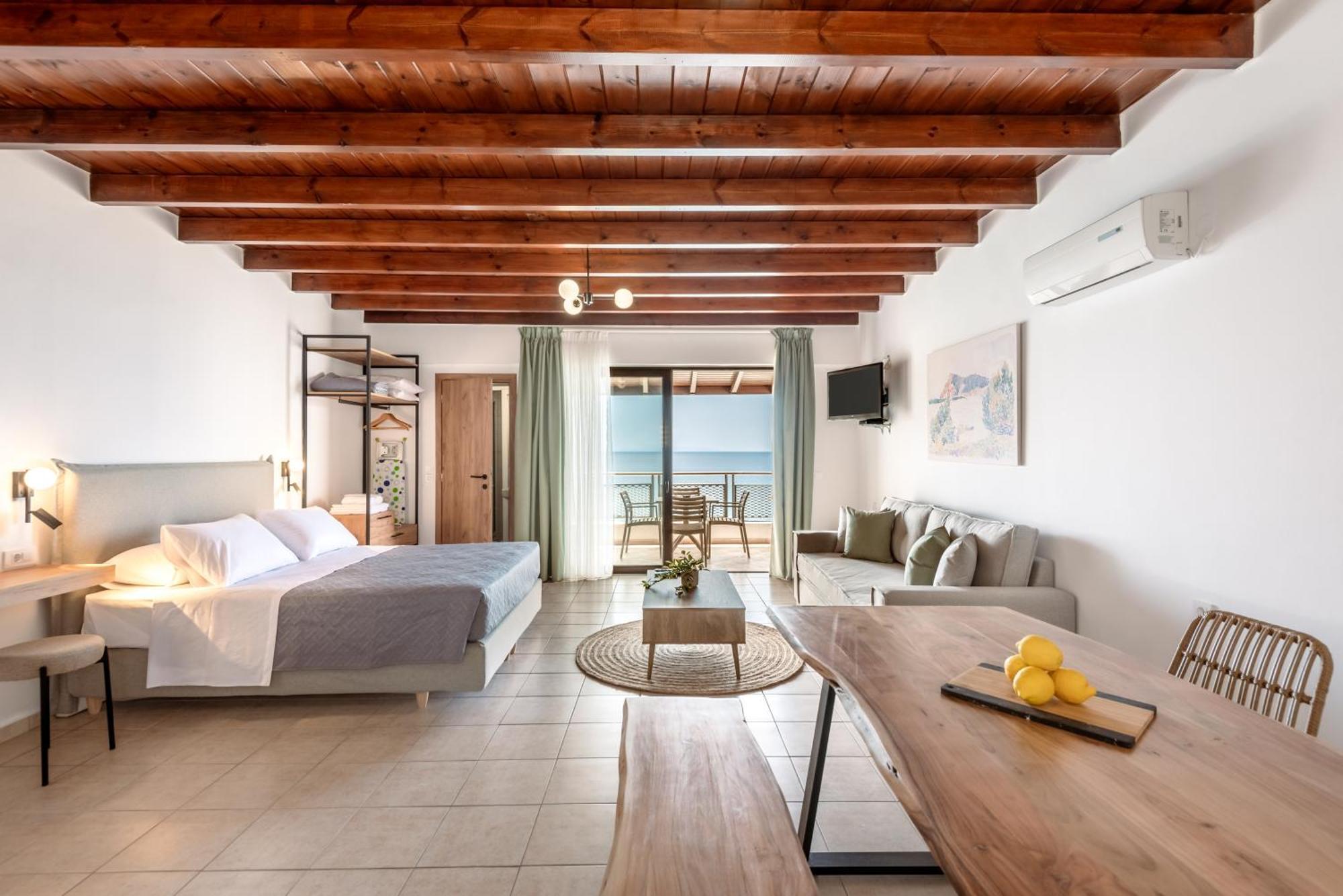 Superb Apartments Kriaras Sea View In Sfakia Khora Sfakion Bagian luar foto